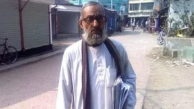 ৩০ বছর গান গেয়ে পত্রিকা বিক্রেতা আব্দুল গফফার মারা গেছেন