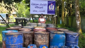 হাতিয়ায় নৌবাহিনীর বিপুল পরিমাণ জ্বালানি তৈল জব্দ, আটক ১