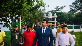 মন্দিরে হঠাৎ উপস্থিত জেলা প্রশাসক, উচ্ছ্বসিত ভক্তরা