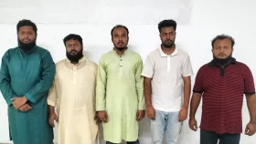 মোহাম্মদপুরে &lsquo;সমন্বয়ক&rsquo; পরিচয়ে চাঁদাবাজি, আটক ৫ &lrm;