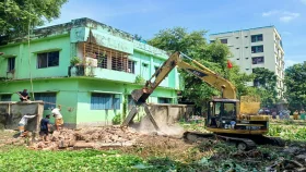 আদালতের রায়ে জমি ফেরত, উচ্ছেদে বাধা