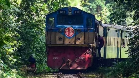 স্পেশাল ট্রেনে কাটা পড়ে যুবকের মৃত্যু, রেলপথ অবরোধ