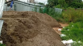 বাঁশখালীতে পুকুর ভরাটের সময় স্কেভেটর জব্দ, জরিমানা ও কারাদণ্ড