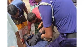 চাঁদাবাজদের ছাড়িয়ে নিতে অতিরিক্ত পুলিশ সুপারের ওপর হামলা