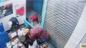 মানিকগঞ্জে দোকান মালিককে কুপিয়ে ২২ ভরি স্বর্ণ লুট