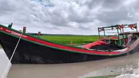 হাতিয়ায় চোরাই কয়লাসহ ৩ ট্রলার জব্দ