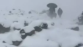 তুষারঝড়ে এভারেস্টে আটকা সহস্রাধিক, উদ্ধার ৩৫০
