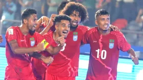 হামজার গোলে এগিয়ে গিয়েও প্রথমার্ধে ১-১ সমতা