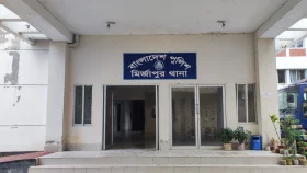 মির্জাপুরে অ্যাম্বুলেন্সে ট্রাকের ধাক্কা, কারখানা কর্মীর মৃত্যু