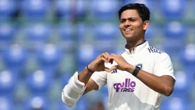 দুর্দান্ত সেঞ্চুরিতে গ্রায়েম স্মিথের বিশ্বরেকর্ড ছুঁলেন জয়সওয়াল