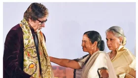 জন্মদিনে শুভেচ্ছায় সিক্ত হচ্ছেন অমিতাভ বচ্চন