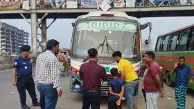 নারায়ণগঞ্জে শব্দ দূষণকারী ৫ যানবাহনকে জরিমানা