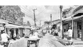 পানি নিষ্কাশনের ব্যবস্থা নেই, সড়কে জলাবদ্ধতা