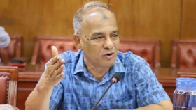 আসন্ন নির্বাচনে নিরপেক্ষতা নিশ্চিতে কঠোর নির্দেশনা স্বরাষ্ট্র উপদেষ্টার