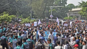 শিক্ষা উপদেষ্টার সঙ্গে আলোচনায় বসতে সচিবালয়ে শিক্ষার্থীরা