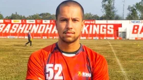 বকেয়া বেতন না পেয়ে বসুন্ধরার সঙ্গে চুক্তি বাতিল করলেন তারিক কাজী
