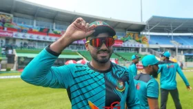 ফাঁকা গ্যালারির সামনে ব্যাটিংয়ে বাংলাদেশ, অঙ্কনের অভিষেক