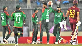 ক্যামিও ইনিংস খেলার পর বোলিংয়ে প্রথম সাফল্য এনে দেন রিশাদ