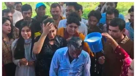 দুধ দিয়ে গোসল করে রিয়া মনিকে তালাক হিরো আলমের