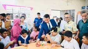 নারায়ণগঞ্জের বিশেষ শিশুদের &lsquo;বন্ধু&rsquo; হয়ে উঠলেন ডিসি জাহিদুল ইসলাম