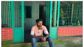 বিয়ের দাবিতে প্রেমিকার বাড়িতে ফাঁসির দড়ি হাতে যুবক