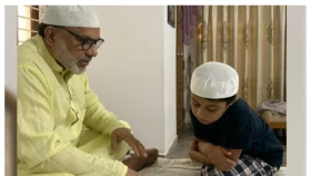 নাতির কাছে আরবি শিখছেন মিশা সওদাগর