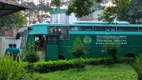 কড়া নিরাপত্তায় ট্রাইব্যুনালে আনা হলো ১৫ সেনা কর্মকর্তাকে
