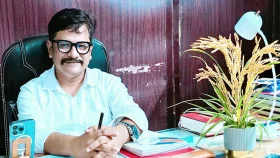 কিশোরগঞ্জ জেলা বিএনপি নেতা ফয়জুল করিম যোগ দিলেন আ. লীগে