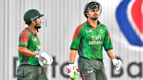 বিনা উইকেটে ১৭৬ থেকে বাংলাদেশ ৫০ ওভারে ২৯৬/৮