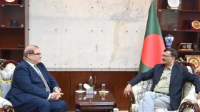 পররাষ্ট্র উপদেষ্টার সঙ্গে পাকিস্তানি হাইকমিশনারের সাক্ষাৎ