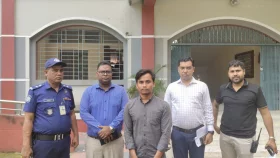 নির্ধারিত প্রশ্নের সেট পেয়ে বারবার কাশি, ধরা পড়লেন চাকরি পরীক্ষার্থী