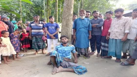 ১১ জনকে পিটিয়ে জখম করল এক যুবক