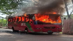 উজিরপুরে চলন্ত বাসে আগুন, প্রাণে রক্ষা পেল ৩০ যাত্রী