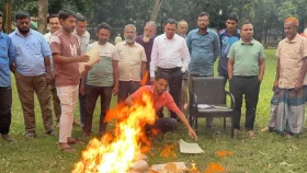 হিলিতে দাবি বিহীন ১ হাজার দলিল পুড়ে বিনষ্ট