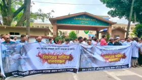 ডা. কাজেম হত্যার বিচারের দাবিতে রাজশাহীতে মানববন্ধন