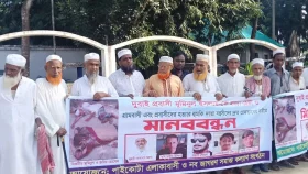 চৌদ্দগ্রামে প্রবাসীর ওপর হামলার প্রতিবাদ জানালেন এলাকাবাসী