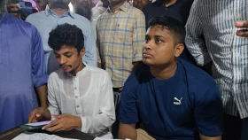 &lsquo;আমরা যেন সমস্যা সমাধানে কাজ করতে পারি&rsquo; কৃষকদের হাসনাত আবদুল্লাহ