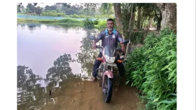 জলাবদ্ধতার কবলে ৮ গ্রামের একমাত্র যোগাযোগের রাস্তা&nbsp;