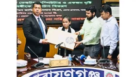 দৃষ্টি প্রতিবন্ধী সালমার স্বপ্নপূরণে ডিসির সহায়তা