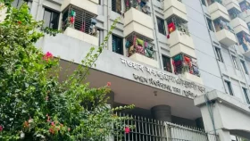 জবি ক্যান্টিনে খাবারে পোকা, প্রতিবাদ করায় শিক্ষার্থীকে হেনস্তা