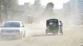 দূষিত বাতাসের শহরের তালিকায় ঢাকা আজ সপ্তম