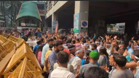 প্রতিবন্ধী বিদ্যালয় শিক্ষকদের মার্চে পুলিশের বাধা