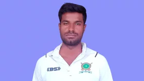 টানা ৮ বলে ছক্কা হাঁকিয়ে দ্রুততম ফিফটির রেকর্ড আকাশের