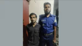মাদকাসক্ত ছেলেকে পুলিশে দিলেন বাবা