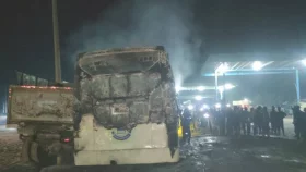 শিবালয়ে রাতে হঠাৎ স্কুল বাসে আগুন