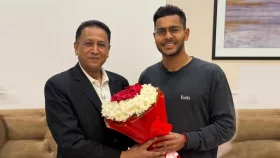 জাতীয় দলে যোগ দিতে কানাডা থেকে দেশে ফিরলেন শমিত সোম
