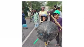 ফরিদপুরে মহাসড়ক অবরোধকারীসহ শিশুদের হাতেও অস্ত্র