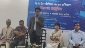 &lsquo;সত্য সংবাদ প্রকাশে সাংবাদিককে আপোষহীন হতে হবে&rsquo;