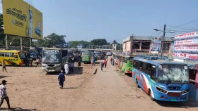 বরিশাল থেকে সব রুটের বাস চলাচল বন্ধ