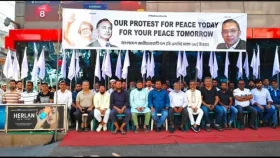 শান্তির বার্তা নিয়ে সাদা পতাকায় উত্তরায় বিএনপির অবস্থান